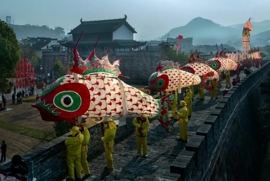 Giant Fish Lanterns Light Up Harvest Festival in Wangmantian Village, Revitalizing Rural Economy Through Centuries-Old Folk Tradition
